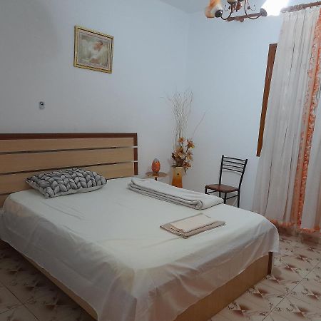 Appartement Cortina House Berat à Kuçovë Extérieur photo