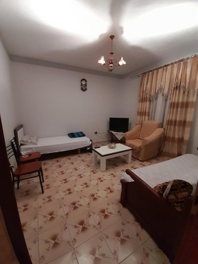 Appartement Cortina House Berat à Kuçovë Extérieur photo